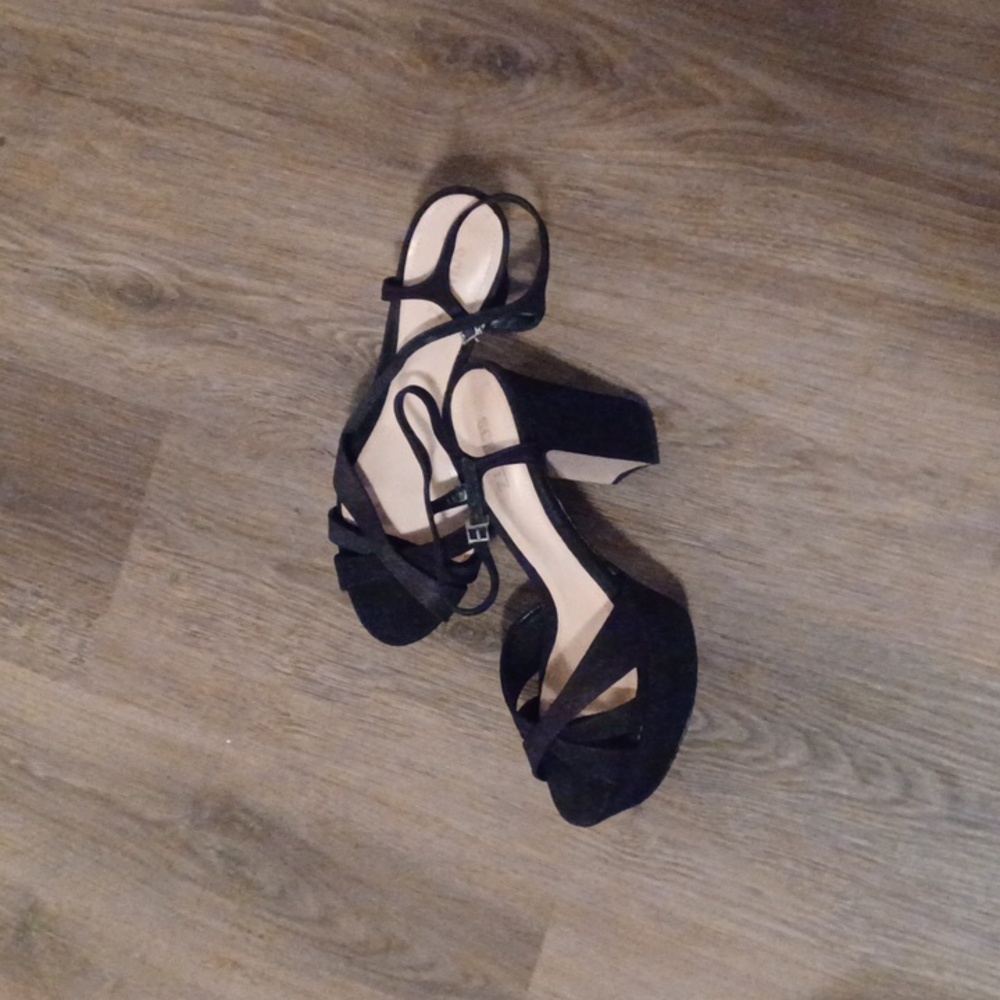 < Black Platform Sandals - image 9